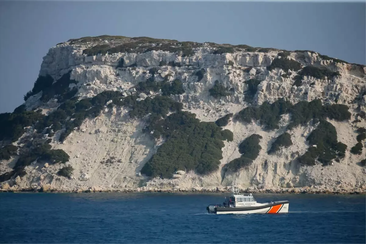 Karaburun\'da Düzensiz Göçmenleri Taşıyan Teknenin Batması