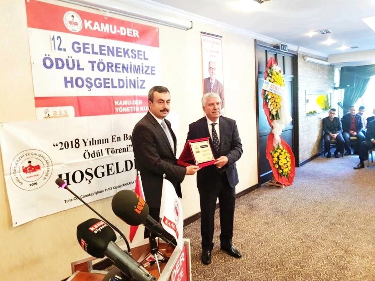 Karamehmetoğlu\'na \'Yılın Belediye Başkanı\' Ödülü
