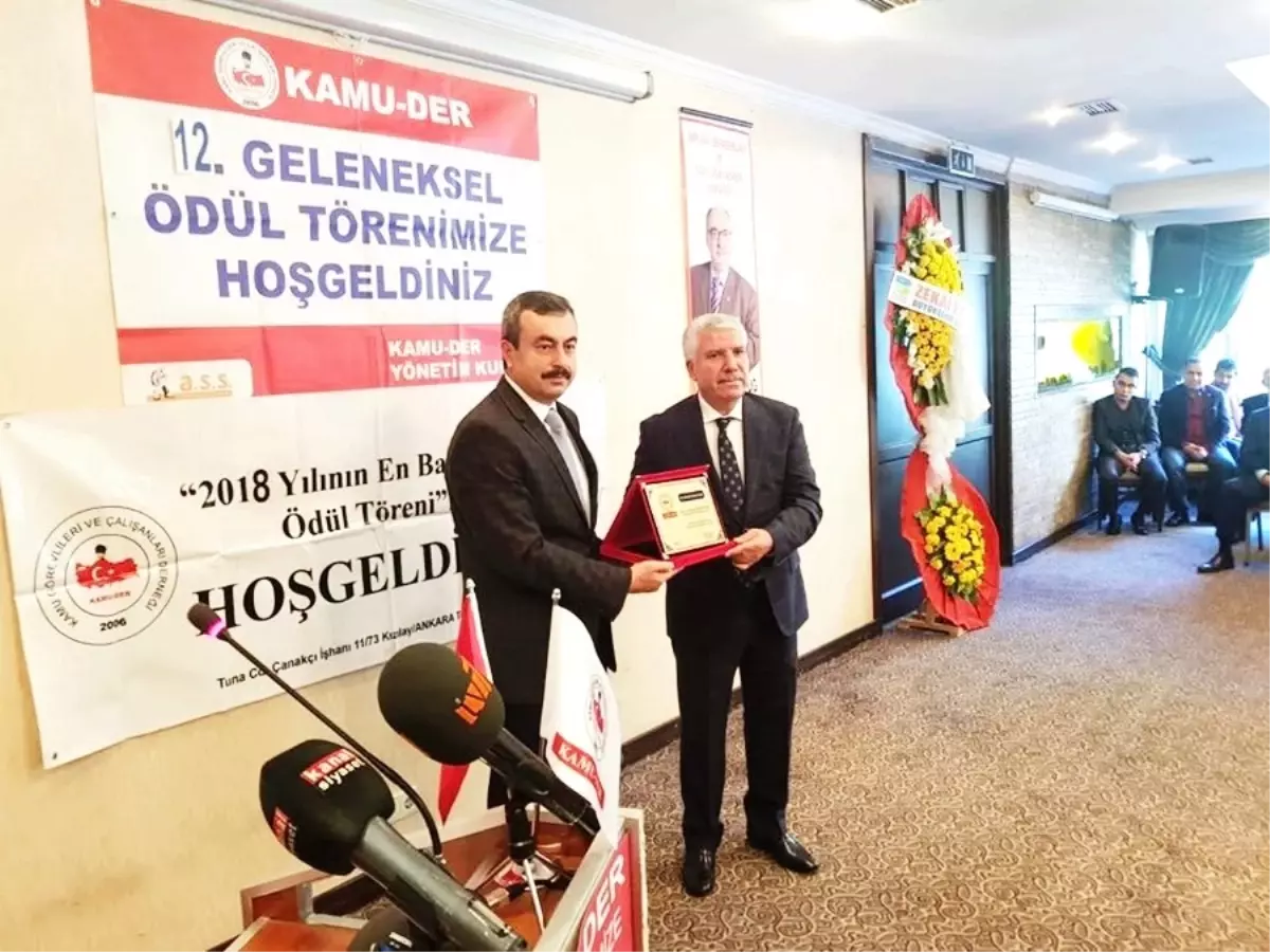 Karamehmetoğlu\'na \'Yılın Belediye Başkanı\' Ödülü