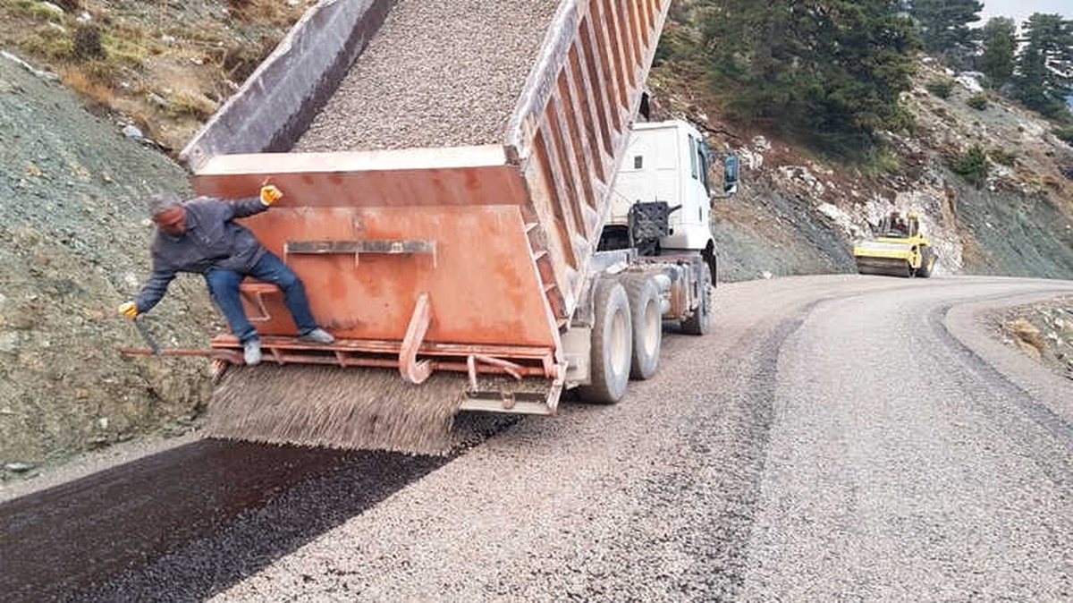 Koşdavut Yaylası\'nda Asfaltlama Çalışması