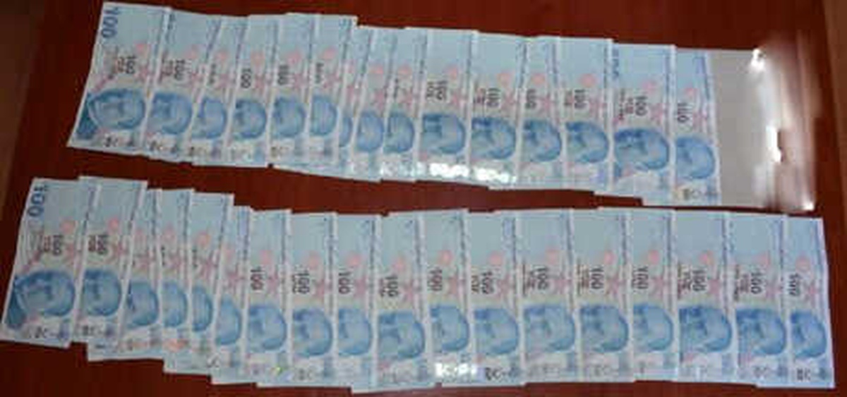Otomobilde Sahte Banknotlar Ele Geçirildi: 2 Kişi Tutuklandı