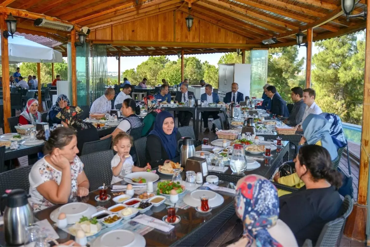 Özel Öğrenci Ailelerine Kahvaltı