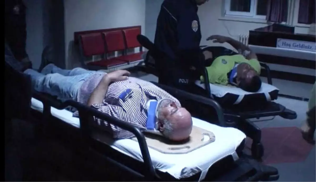 Polislerin Bulunduğu Otomobil Traktöre Çarptı: 4\'ü Polis 5 Yaralı