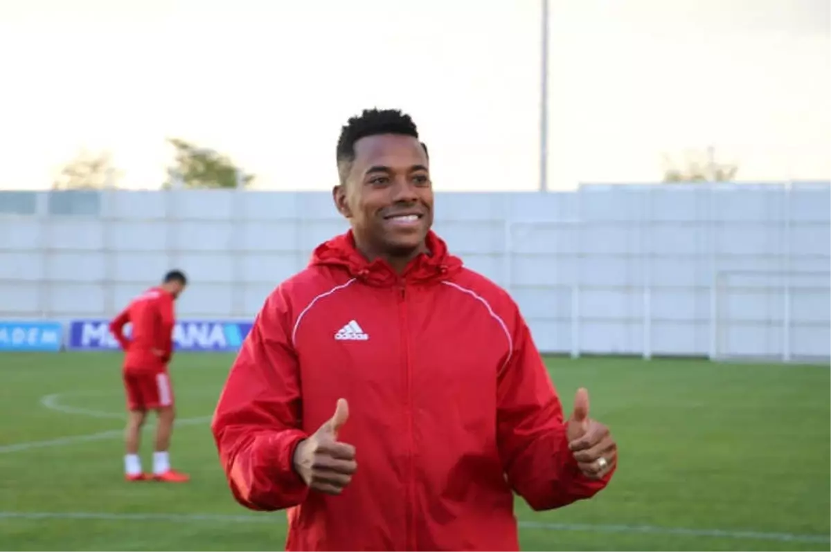 Robinho: "Fenerbahçe Maçından Galibiyetle Ayrılmak İstiyoruz"