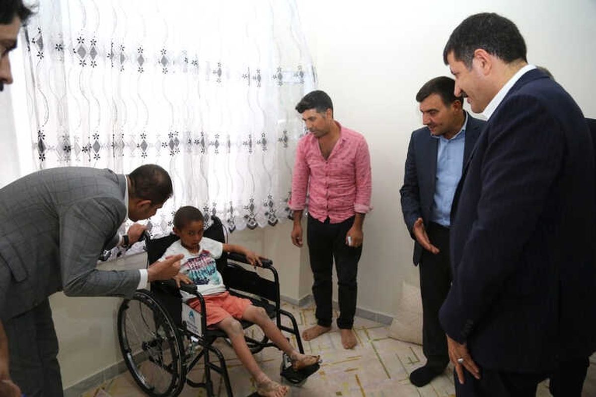 Şanlıurfa\'da Hasta Çocuğa Akülü Tekerlekli Sandalye Hediye Edildi