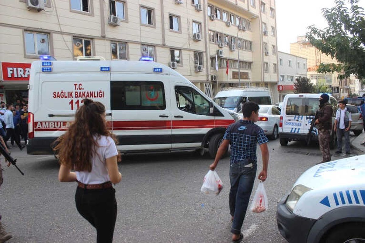 Siverek Adliyesi Önünde Kavga: 8 Yaralı