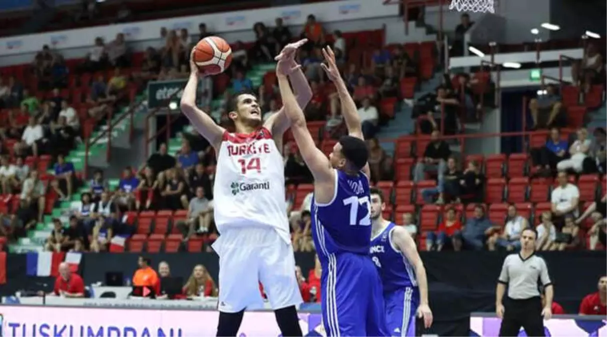 Türkiye Basketbol Federasyonu, Ömer Faruk Yurtseven\'e 8 Müsabakadan Men Cezası Verdi