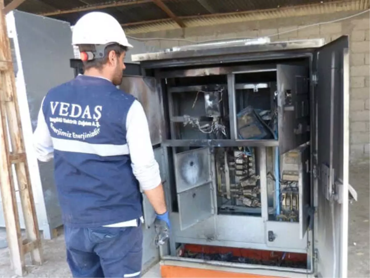 Van\'da Havaların Soğumasıyla Artan Kaçak Elektrik Kullanımı Trafoları Patlattı