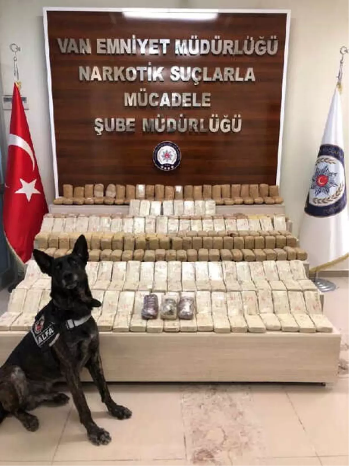 Van\'da Kamyon Zulasında 132 Kilo Eroin Ele Geçirildi