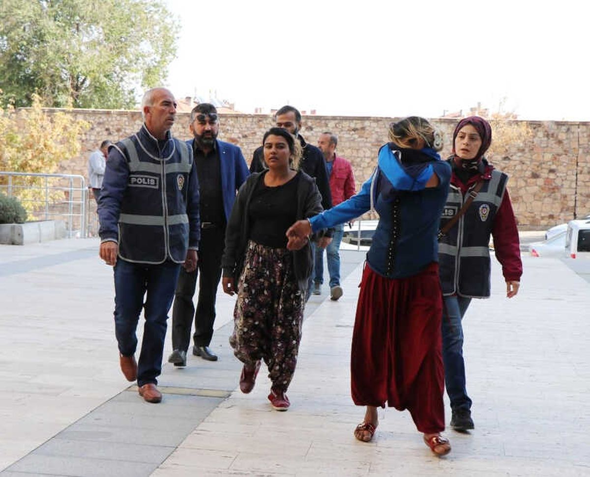 Adliyeye Sevk Edilen 4 Hırsızlık Şüphelisinden 1\'i Tutuklandı