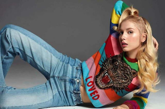 Aleyna Tilki Kamera Karşısına Geçerek Direk Dansı Yaptı