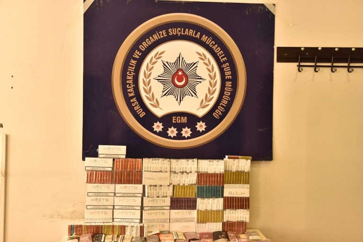 Avm\'de Gümrük Kaçağı Sigara ve Puro Operasyonu