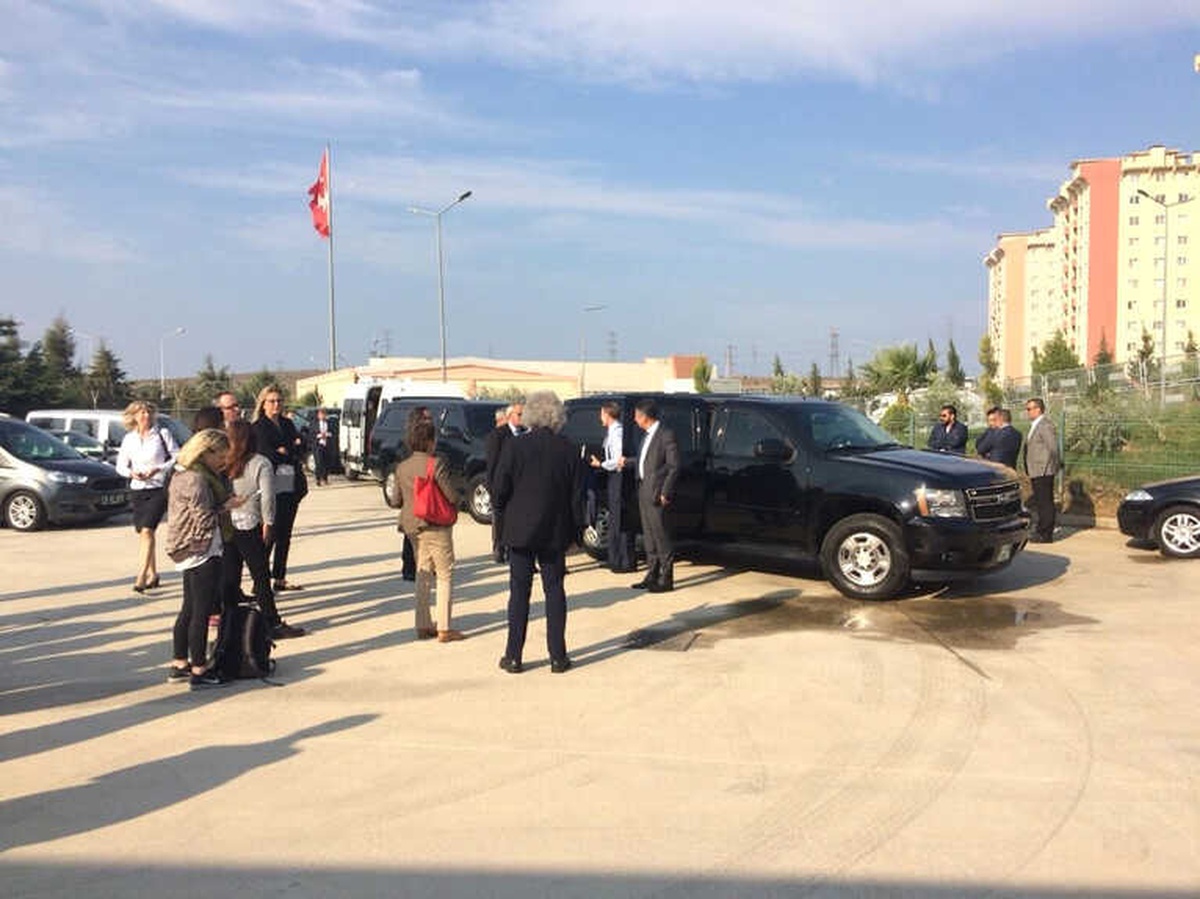 Brunson\'ın Eşi ve ABD Maslahatgüzarı Duruşma Salonuna Geldi