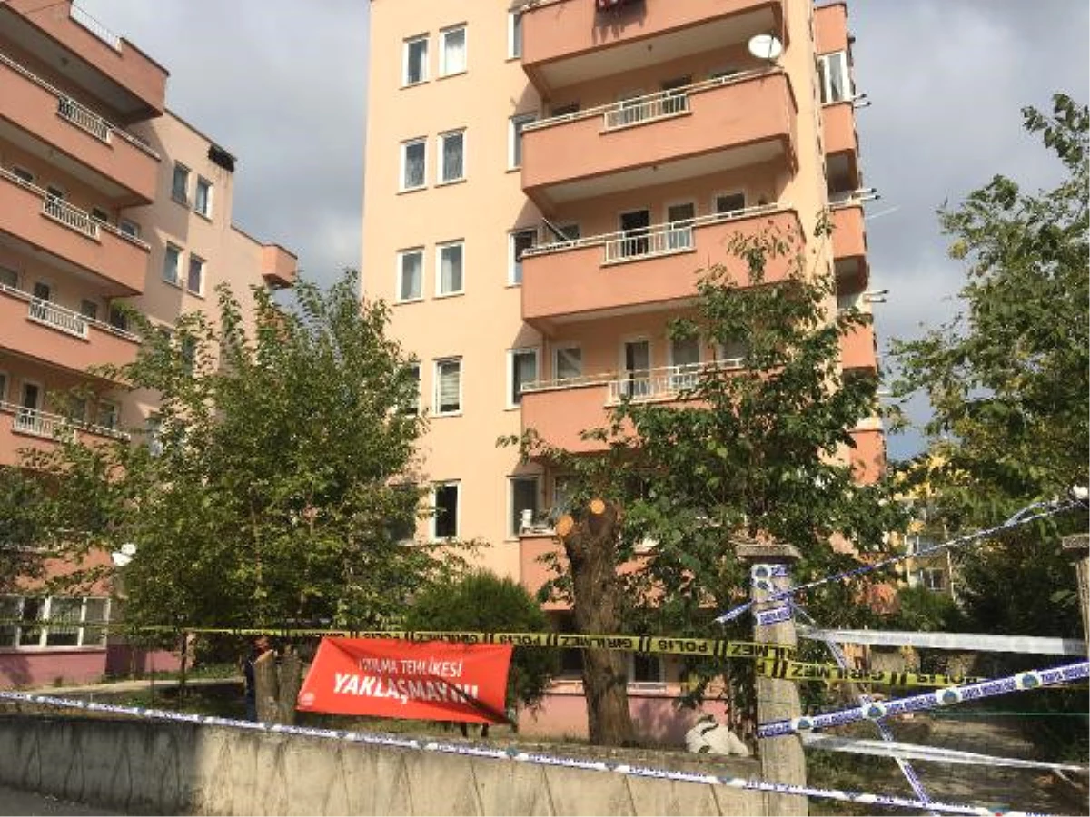 Bursa\'da Yıkılma Tehlikesine Karşı Tahliye Edilen Apartman Mühürlendi