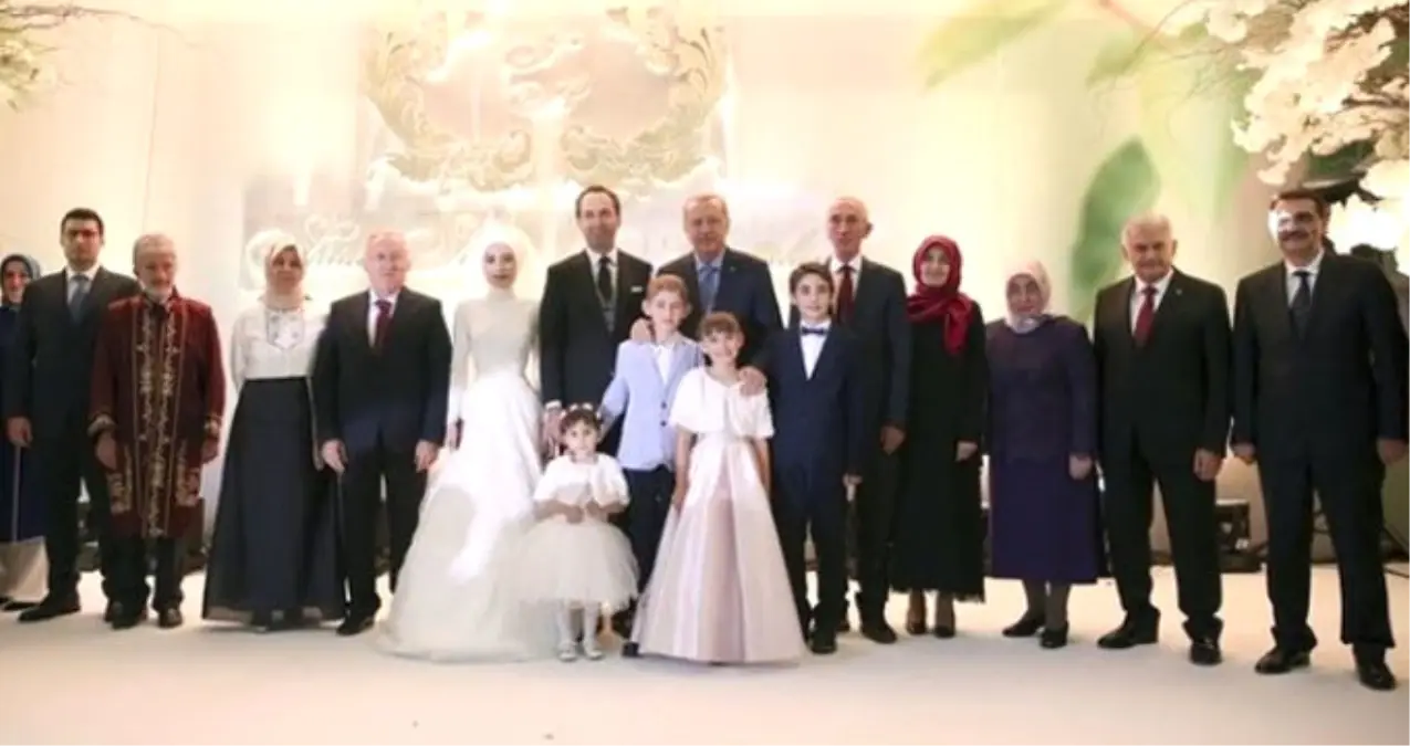 Cumhurbaşkanı Erdoğan, Bakan Yardımcısı Alparslan Bayraktar\'ın Oğlunun Nikah Şahidi Oldu