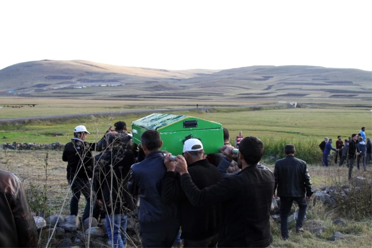 Devrilen Dolabın Altında Ölen 10 Yaşındaki Çocuk Toprağa Verildi