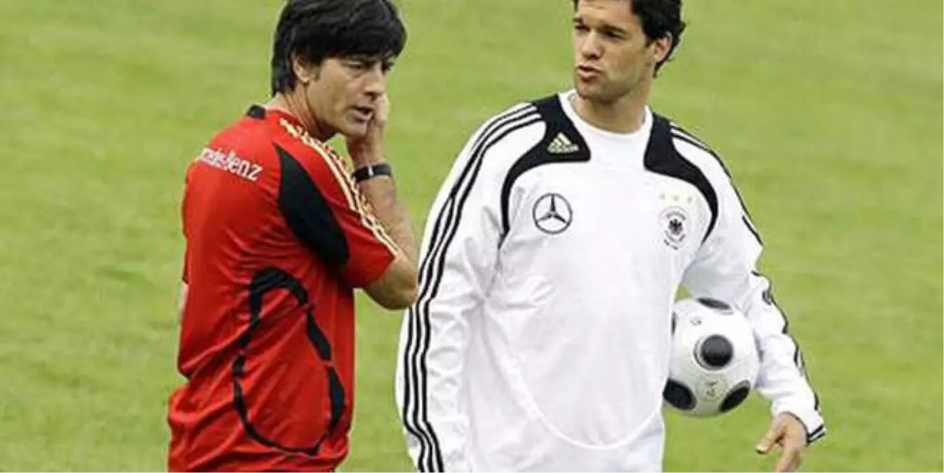 Eski Alman Milli Futbolcu Michael Ballack, Löw\'ün İstifa Etmesi Gerektiğini Söyledi