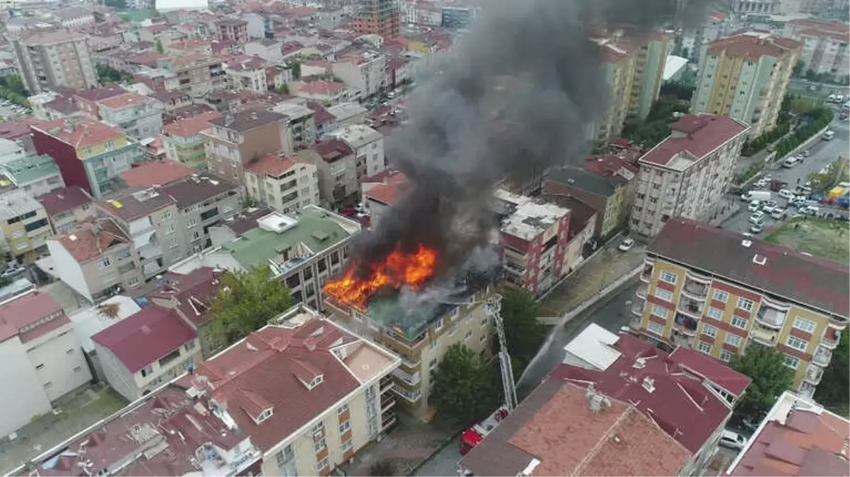 Halkalı\'da Alev Alev Yanan Bina Havadan Görüntülendi