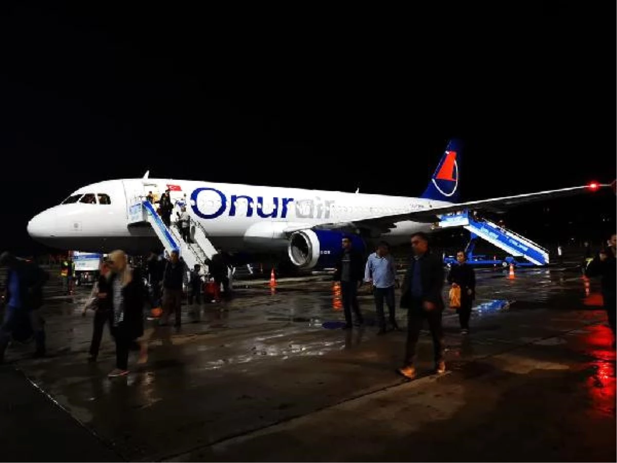 İstanbul-Malatya Uçağı, Diyarbakır\'a Zorunlu İniş Yaptı (2)