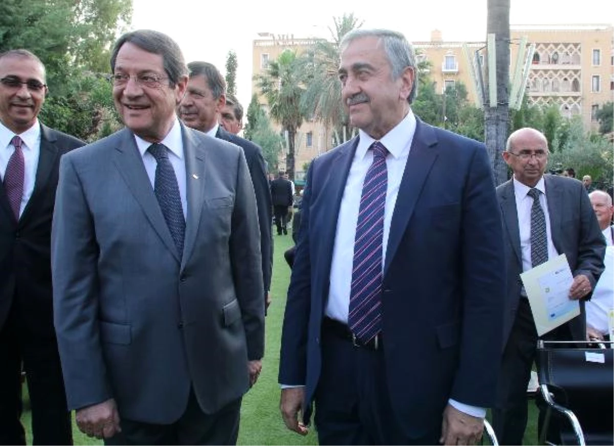 Kıbrıs\'ta Liderler Bir Araya Geliyor
