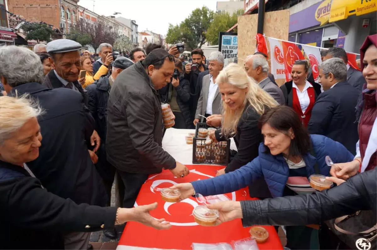 MHP Edirne İl Başkanlığı Aşure Dağıttı