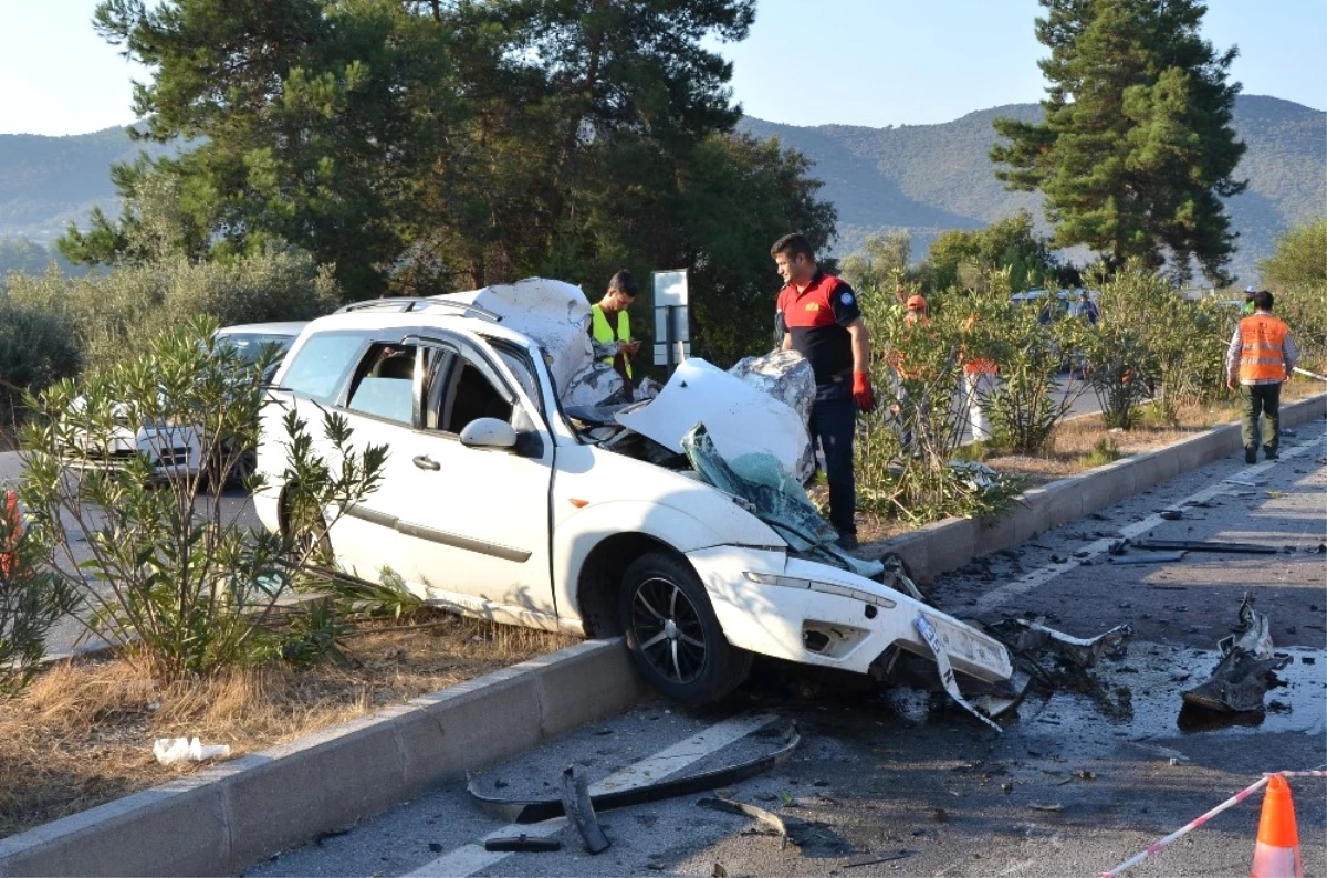 Otomobil Karşı Şeride Uçtu: 2 Ölü, 23 Yaralı