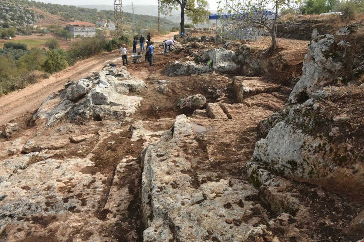Roma Dönemi Kaya Mezarlarında Kazı Çalışmaları