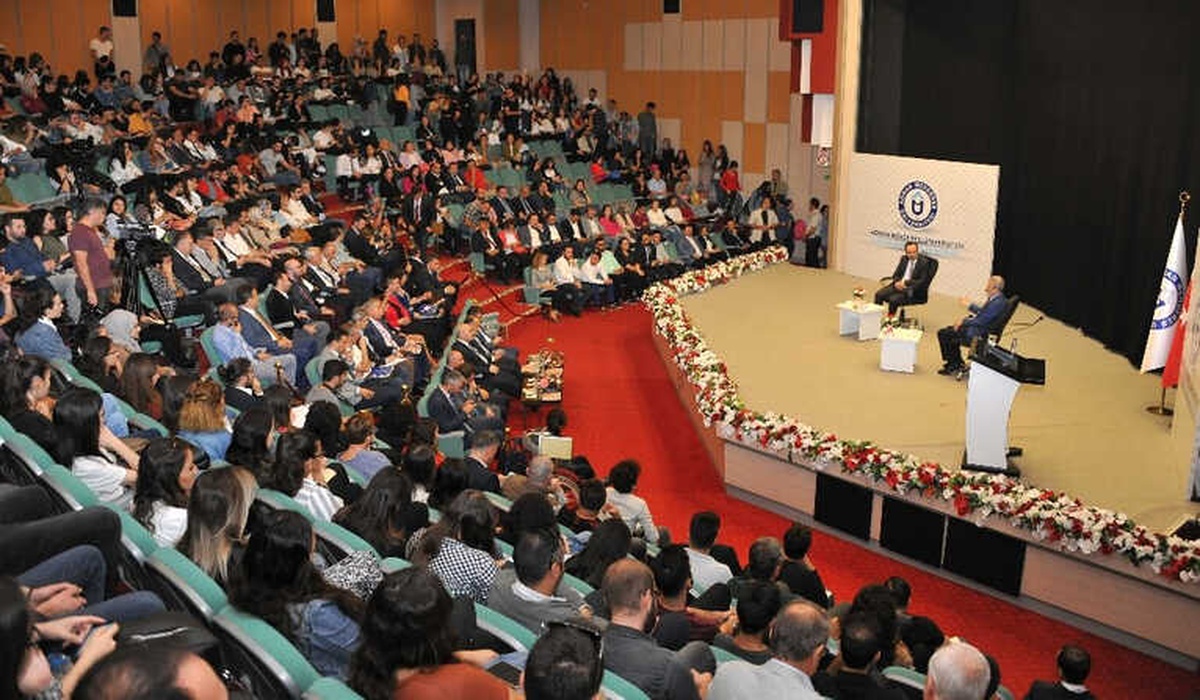 Siyasal İletişimin Duayenleri Adü\'de Buluştu