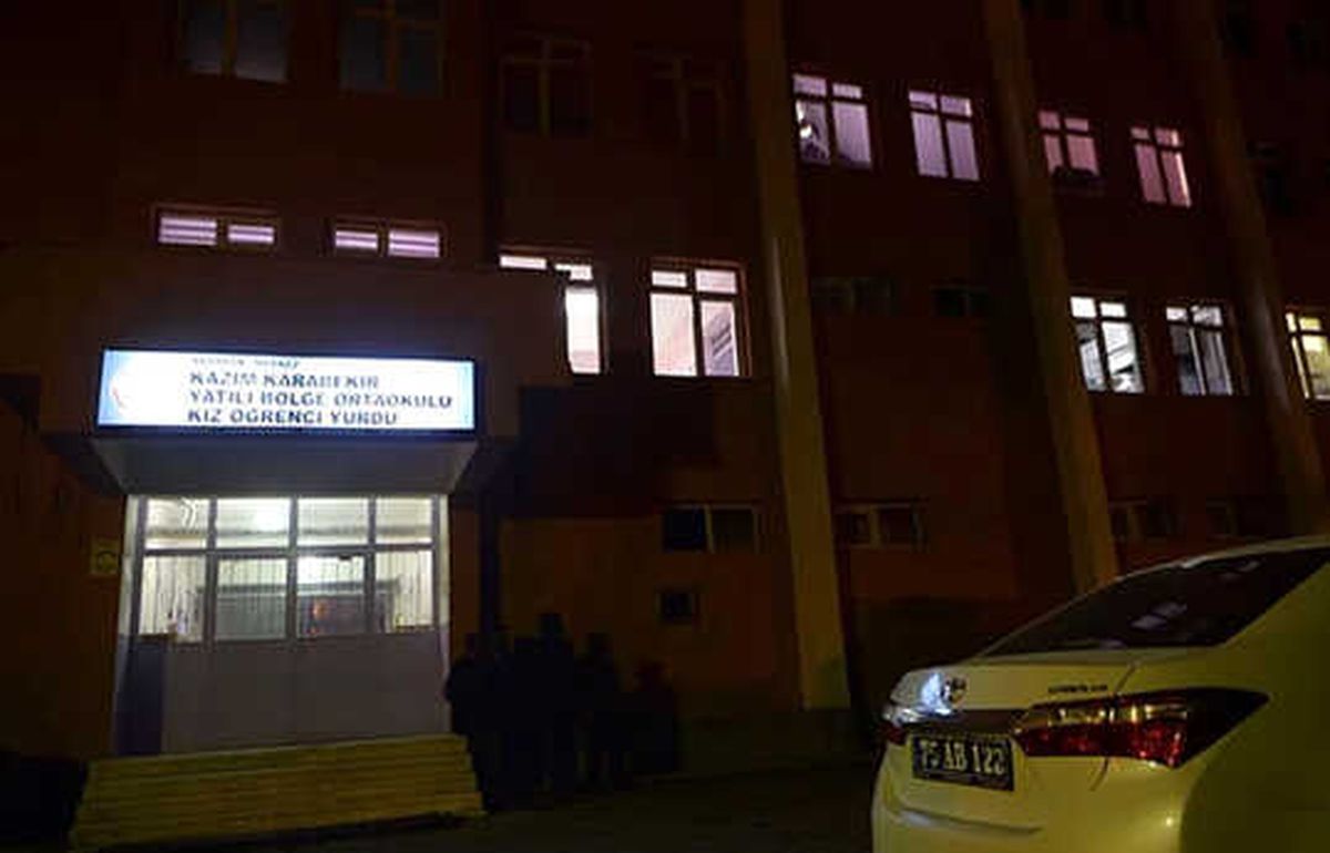 Üzerine Dolap Düşen Öğrencinin Okul Müdürü Açığa Alındı