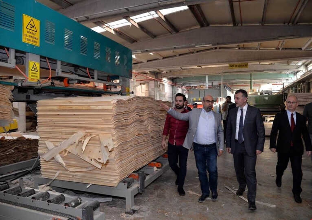 Vali Büyükakın Fabrika Ziyaretlerini Sürdürüyor