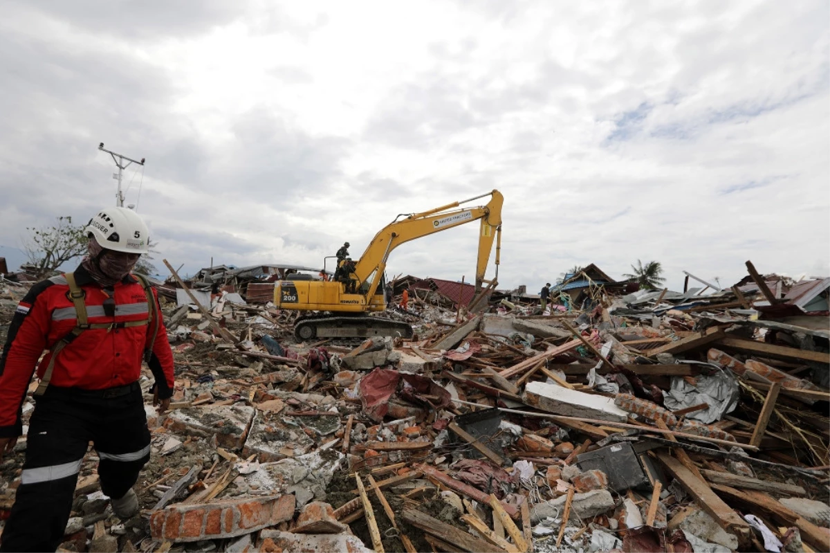 Yaklaşık 2 Bin Kişinin Öldüğü Depremden Geriye Kalanlar
