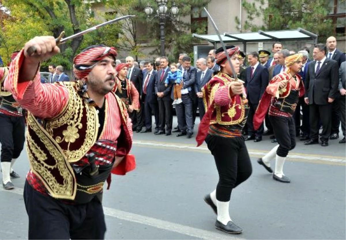 Ankara\'nın Başkent Oluşunun Yıl Dönümü Törenlerle Kutlandı