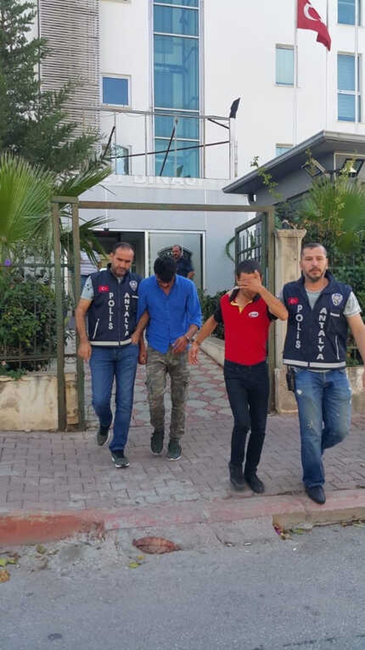Çalıştığı Yeri İki Kez Soyan Şüpheli ve Arkadaşları Yakalandı