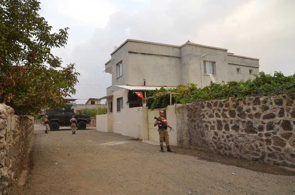 Gaziantep\'te Havadan Drone, Karadan İse Dedektör Köpekleriyle Uyuşturucu Operasyonu