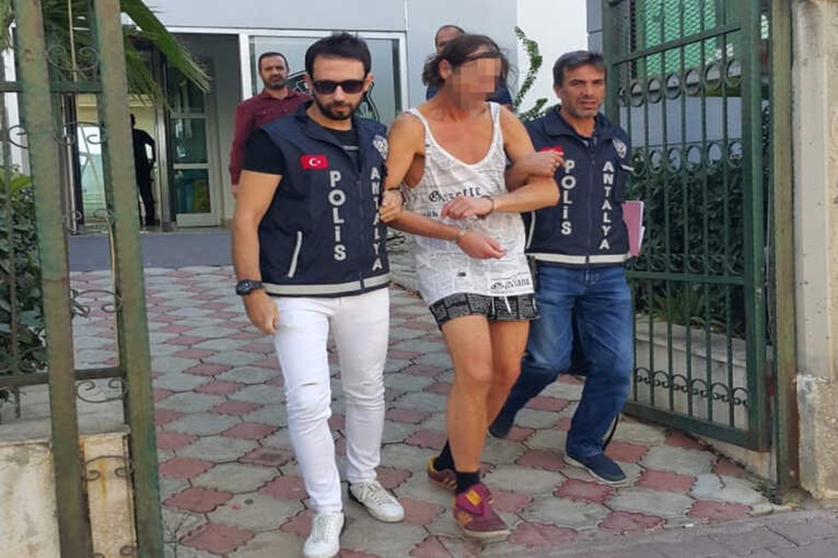 Girdiği Villada Günlerce Konaklayıp Karnını Doyurdu