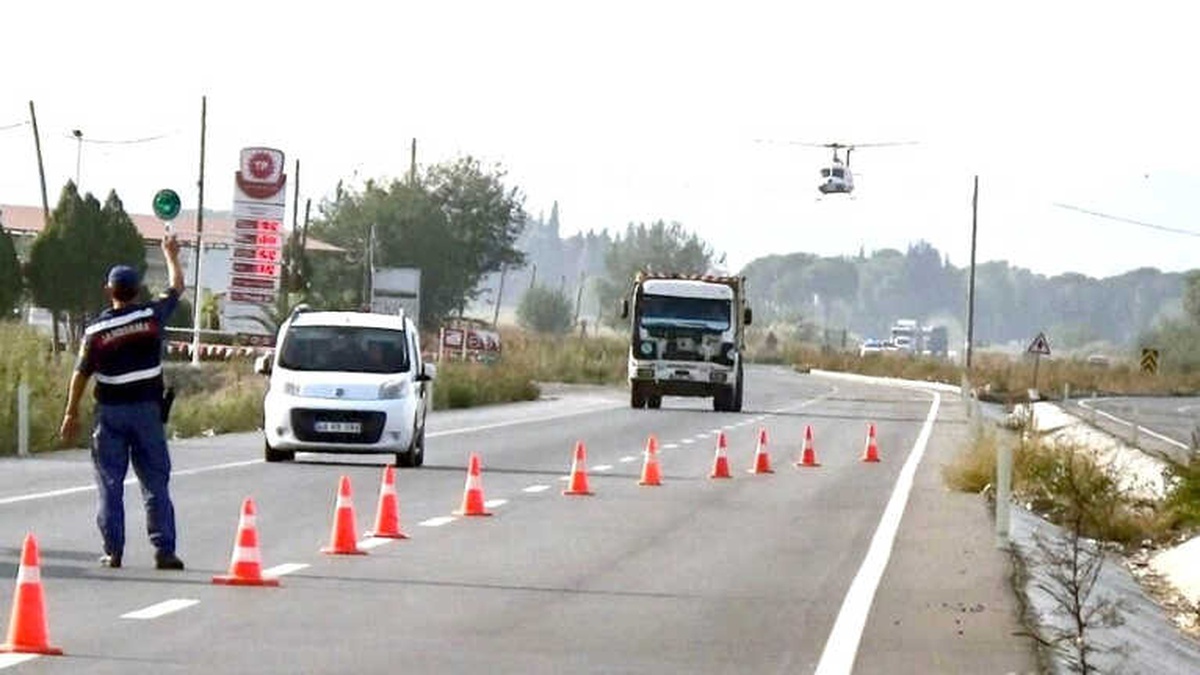 Manisa\'da Jandarmadan Helikopter Destekli Trafik Denetimi