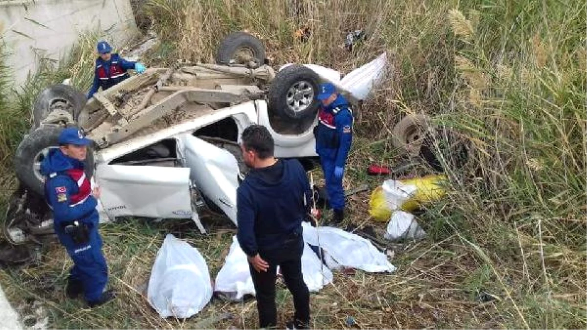 Ordu\'dan Ankara\'ya Giden İşçiler Kaza Geçirdi: 4 Ölü