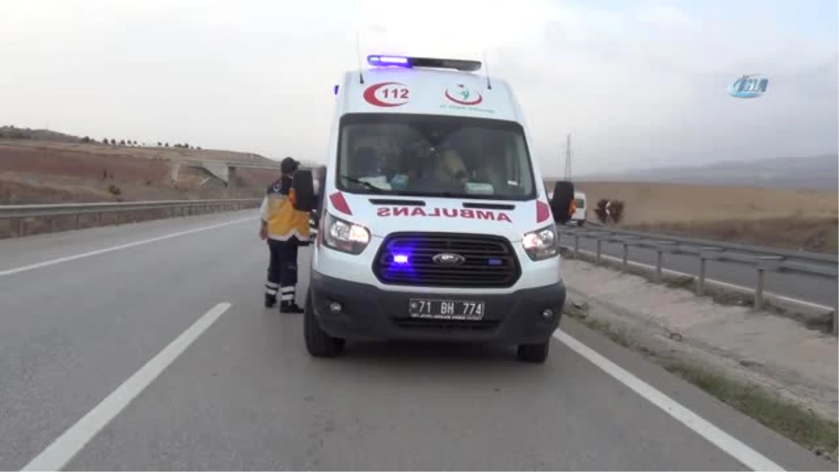 Otomobil Bariyerlere Çarptı: Anne ve 2 Çocuğu Yaralandı