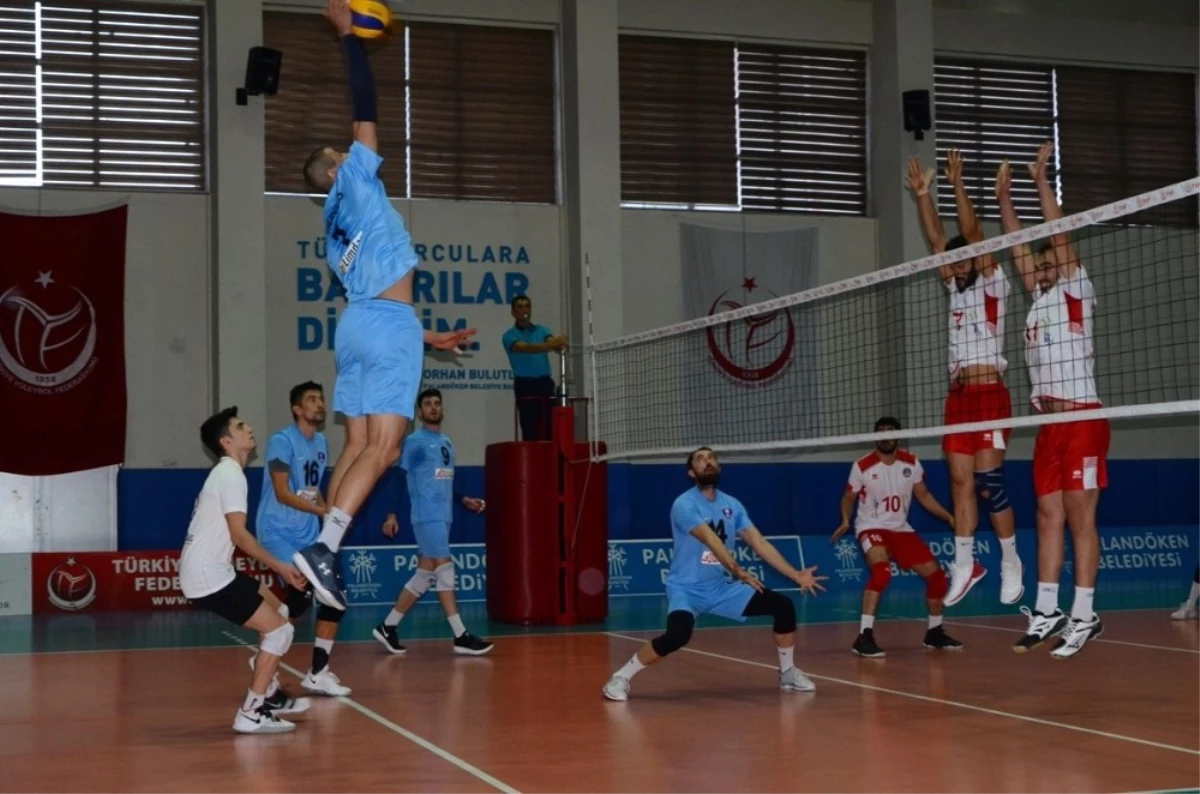 Palandöken Belediyespor Voleybol Takımı 2\'de 2 Yaptı