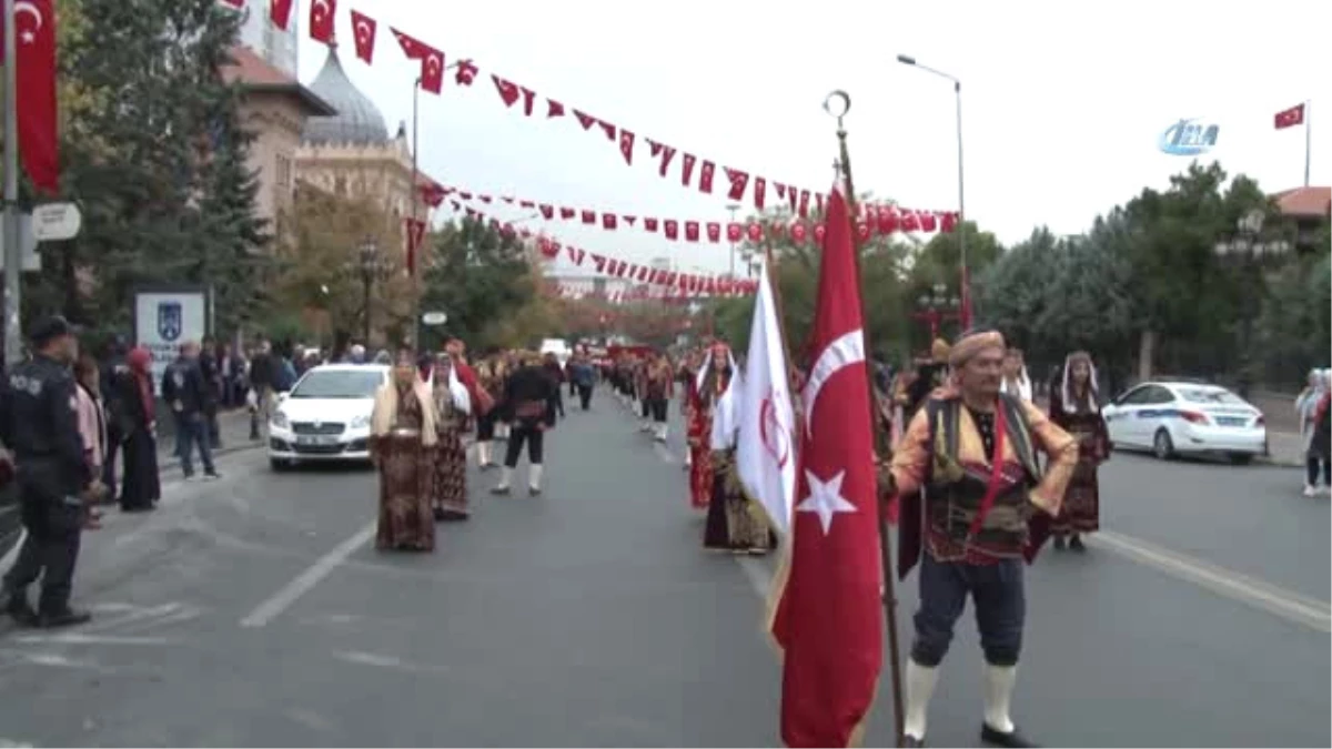 Seğmenlerden Ankara Kalesi\'ne Kortej Yürüyüşü