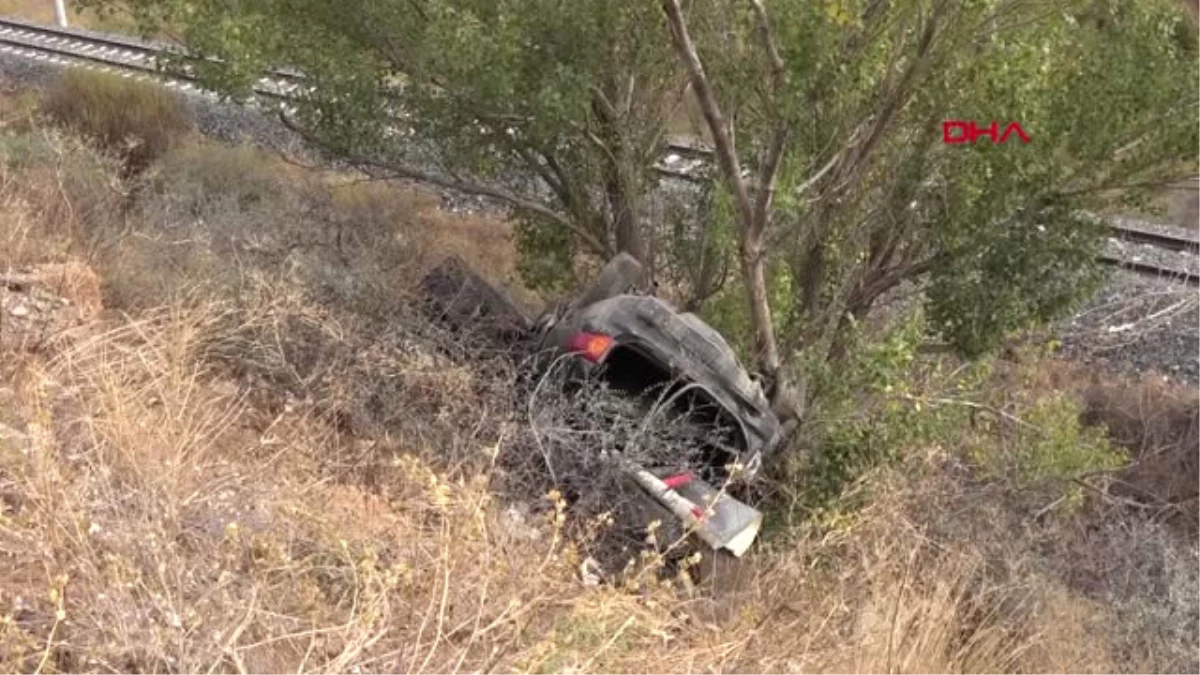 Sivas Otomobil Şarampole Uçtu 6 Yaralı
