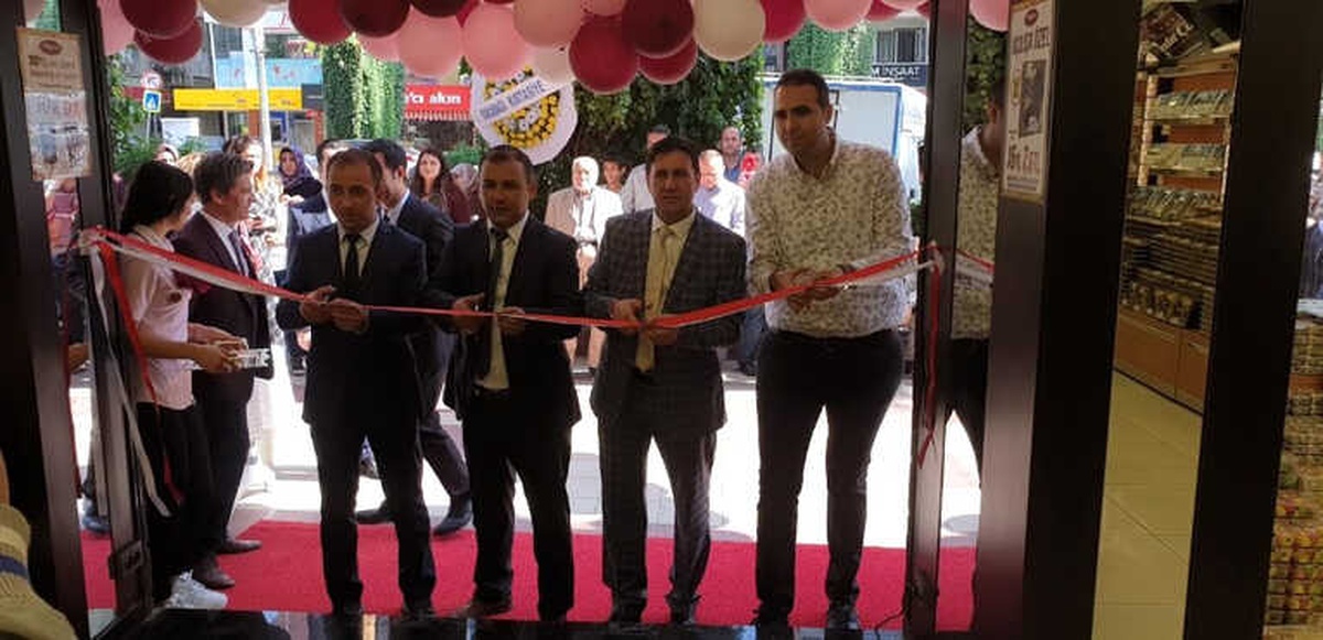 Tuğba Kuruyemiş\'in Yeni Şubesi Hizmete Açıldı