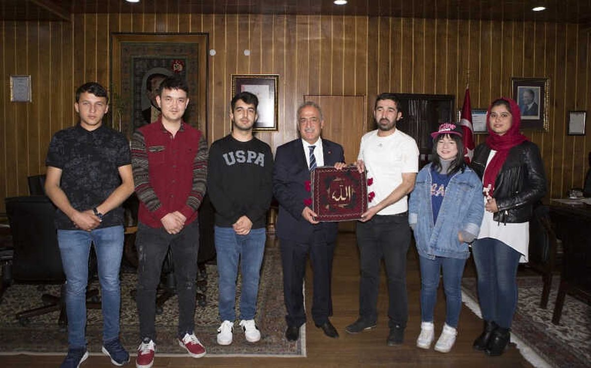 Afganlı Öğrencilerden Rektör Çomaklı\'ya Ziyaret