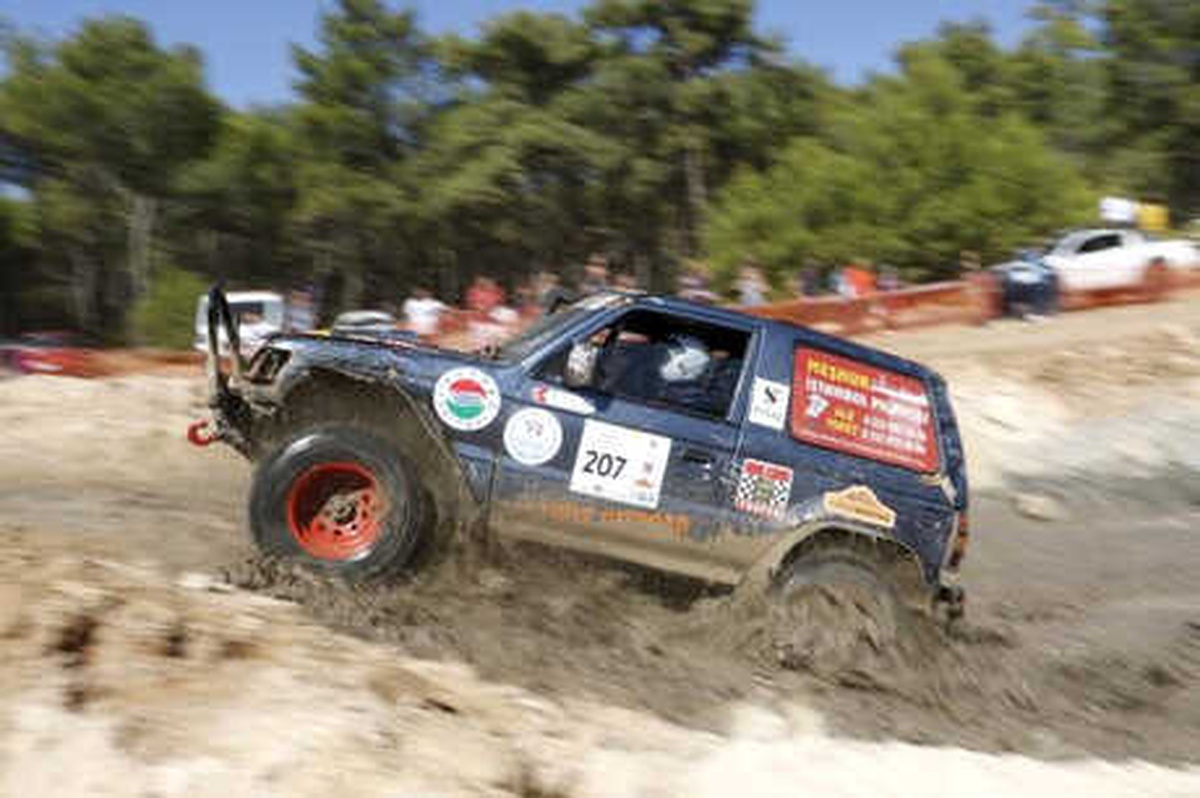 Akdeniz Off Road Kupası\'nda Pilotların Çamurla İmtihanı