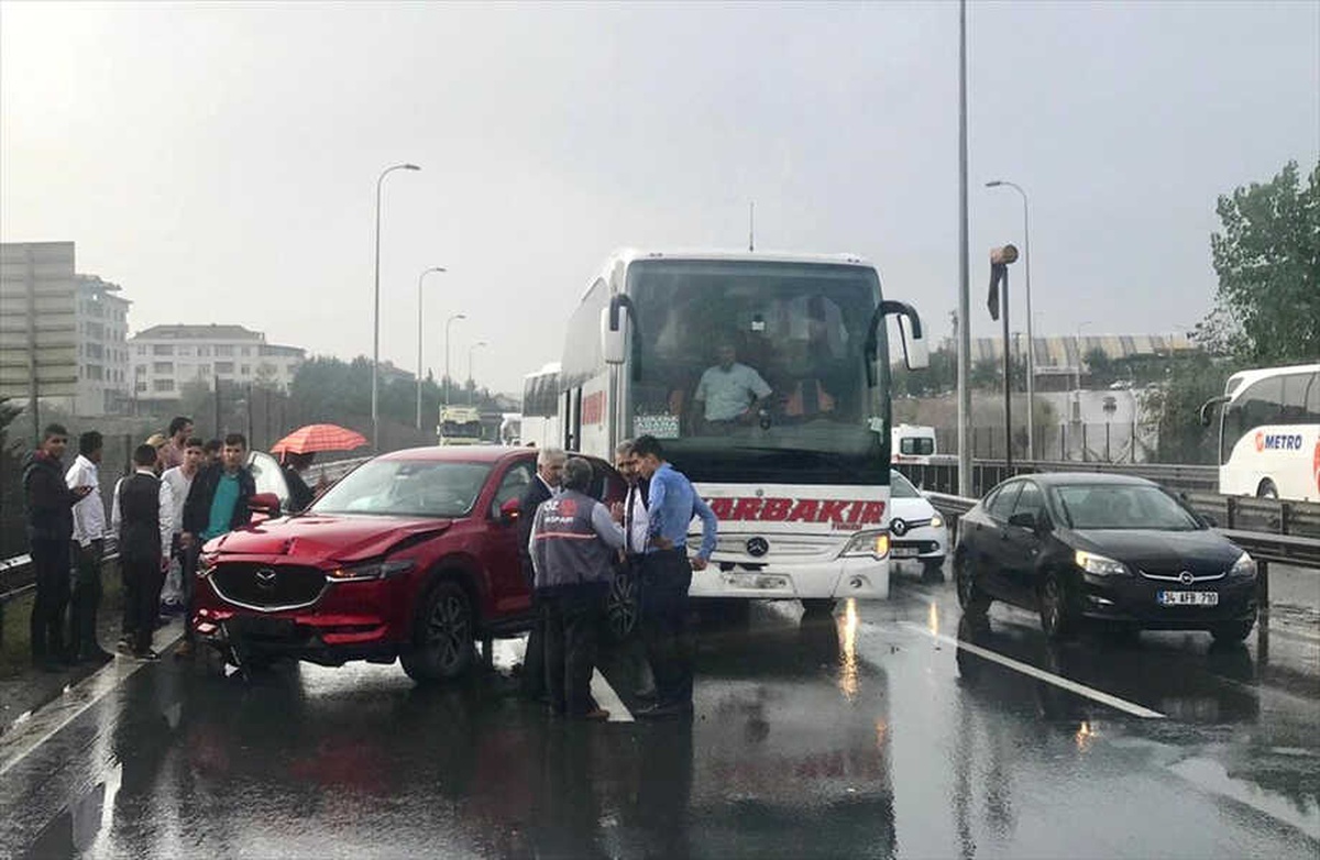 Anadolu Otoyolu\'nda Zincirleme Kaza Trafiği Aksattı