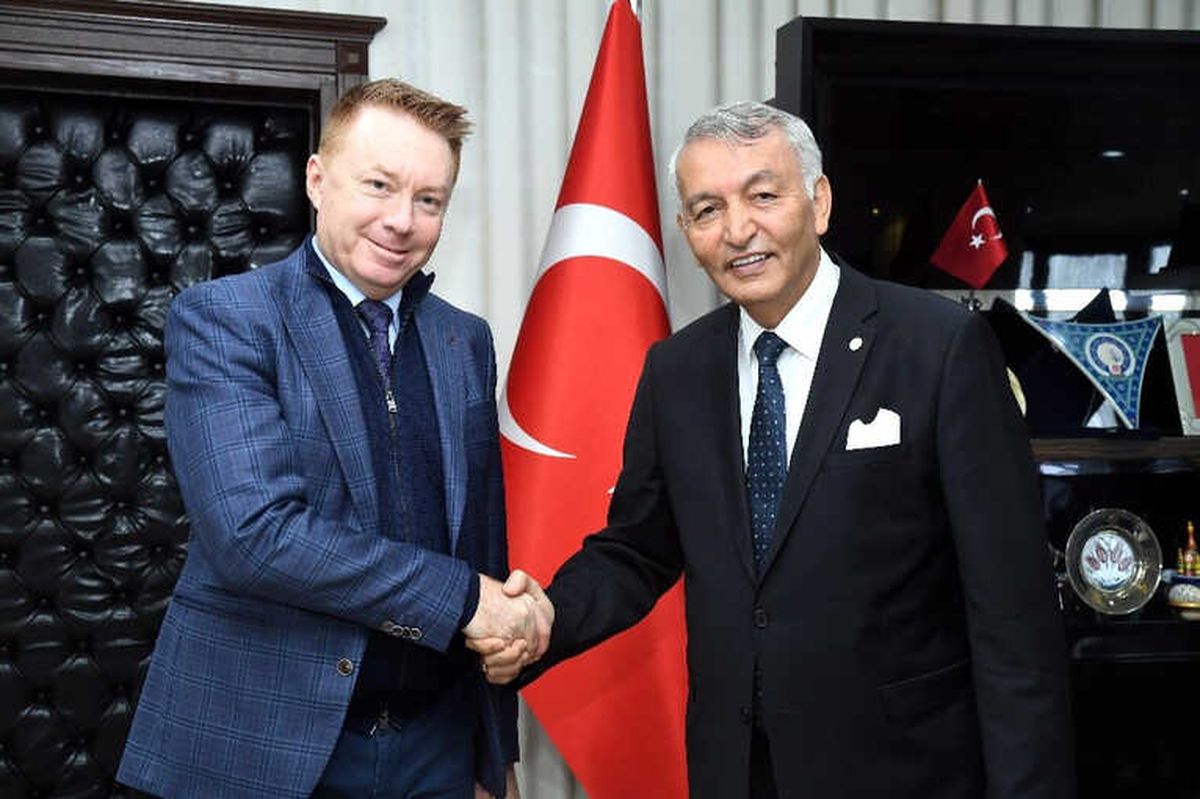 Avusturalya Büyükelçisi Brown\'dan Başkan Günaydın\'a Ziyaret