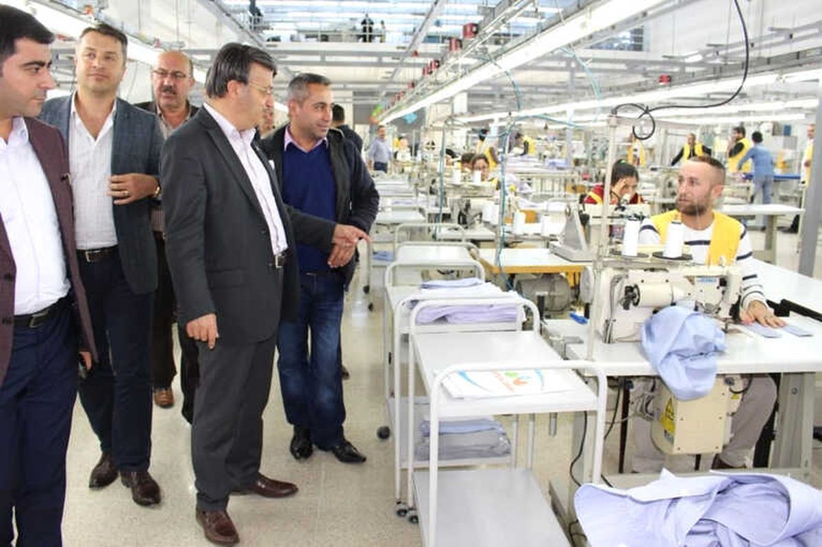 Başkan Türkmenoğlu \'Dostluk Grubu Tekstil Fabrikasını\' Gezdi
