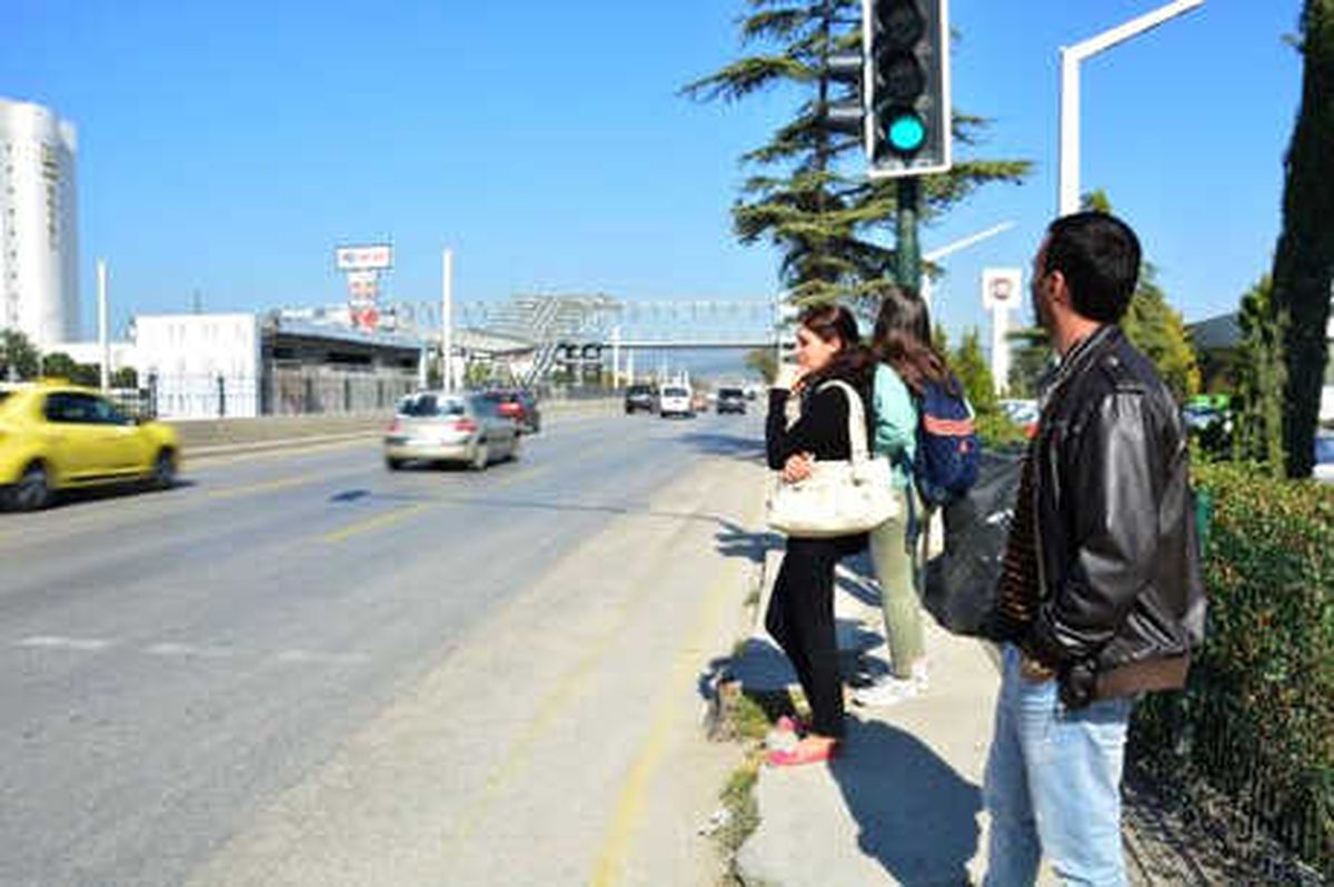 Bitmeyen Projedeki Üst Geçitler Açılamadı, Tehlikeli Geçişe Tepkiler Arttı