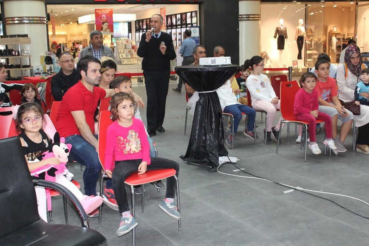 Çocuklar, Hatalı Sürücüleri Kırmızı Düdükle Uyaracak