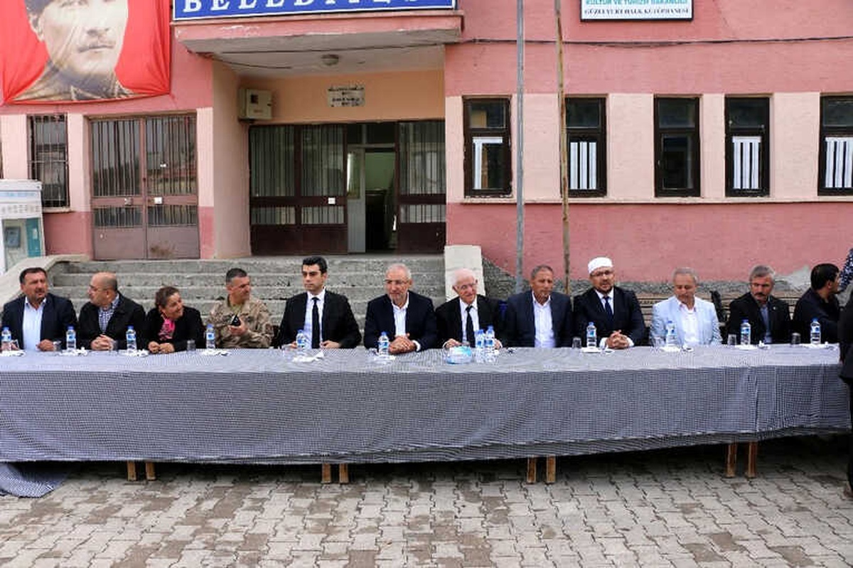 Depremde Zarar Gören Cami Yeniden Yapıldı
